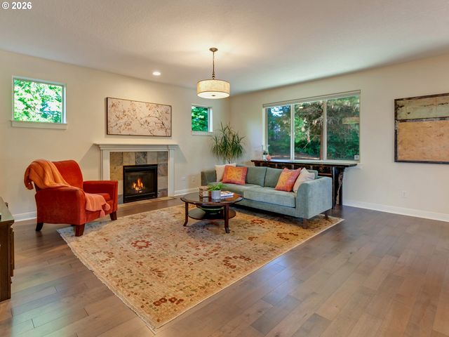 9801 Se NICHOLAS Dr, Happy Valley, OR 97086