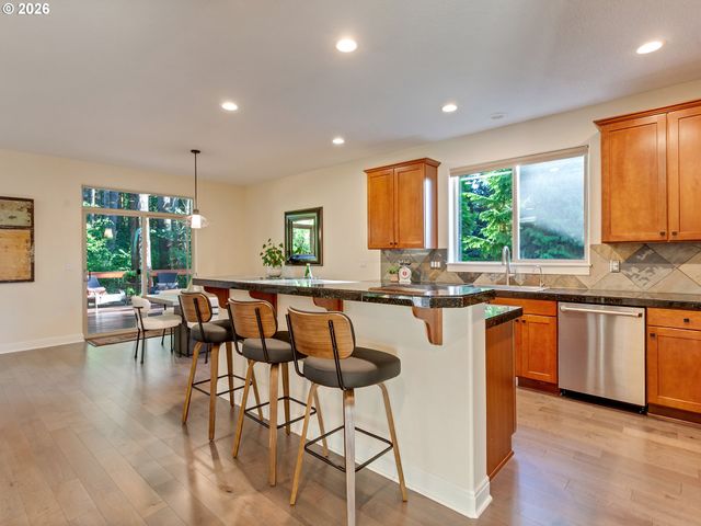 9801 Se NICHOLAS Dr, Happy Valley, OR 97086