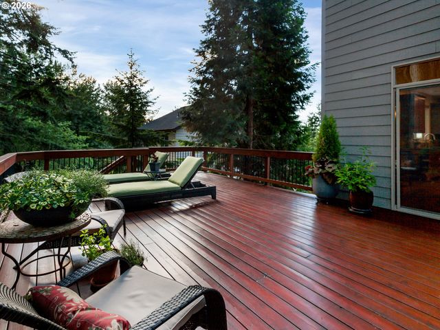 9801 Se NICHOLAS Dr, Happy Valley, OR 97086