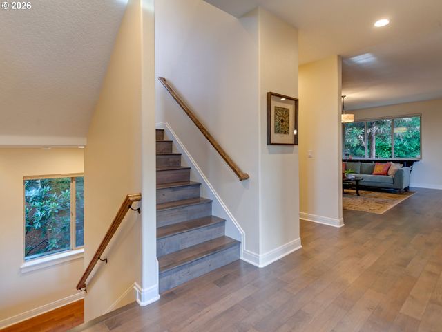 9801 Se NICHOLAS Dr, Happy Valley, OR 97086
