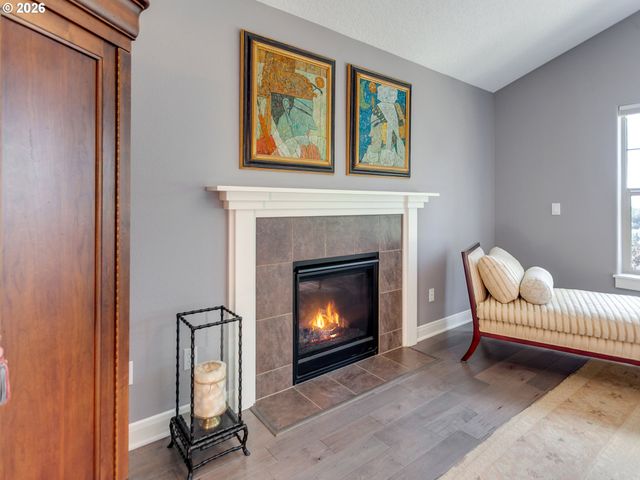 9801 Se NICHOLAS Dr, Happy Valley, OR 97086