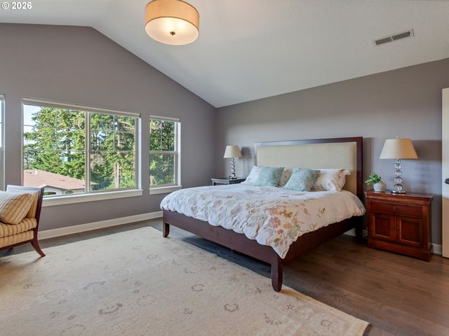 9801 Se NICHOLAS Dr, Happy Valley, OR 97086