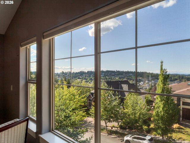 9801 Se NICHOLAS Dr, Happy Valley, OR 97086