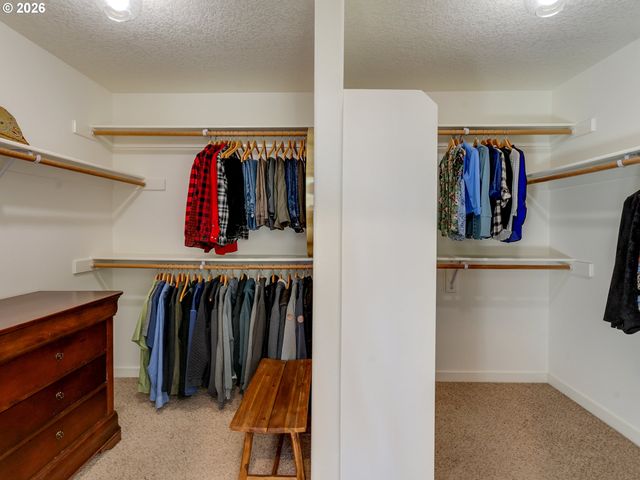 9801 Se NICHOLAS Dr, Happy Valley, OR 97086