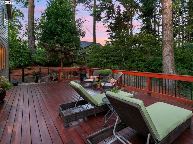 9801 Se NICHOLAS Dr, Happy Valley, OR 97086