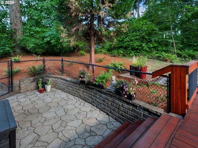9801 Se NICHOLAS Dr, Happy Valley, OR 97086