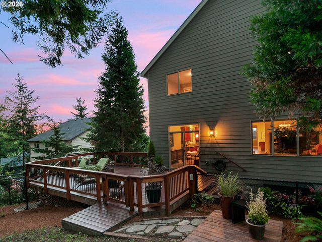 9801 Se NICHOLAS Dr, Happy Valley, OR 97086