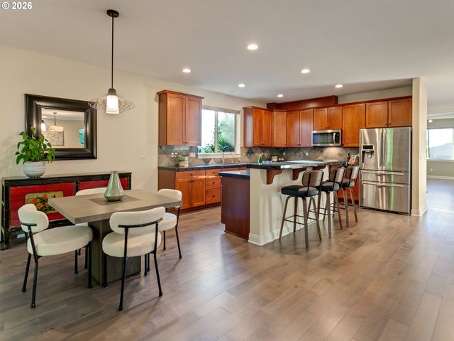 9801 Se NICHOLAS Dr, Happy Valley, OR 97086
