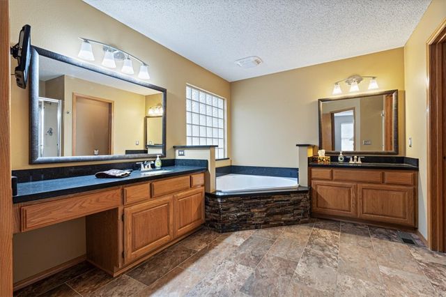12 McKenzie Drive, Bella Vista, AR 72715