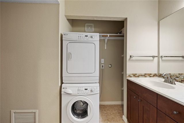 7685 Northcross DR 201, Austin, TX 78757