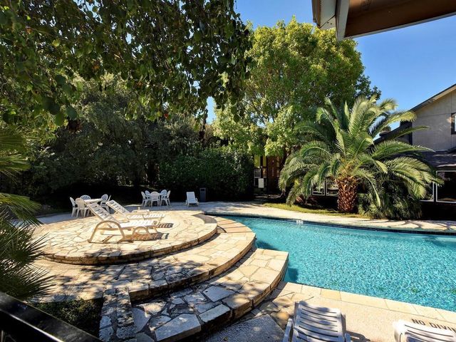 7685 Northcross DR 201, Austin, TX 78757