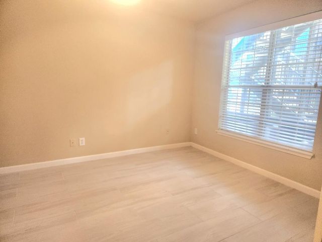 7685 Northcross DR 201, Austin, TX 78757