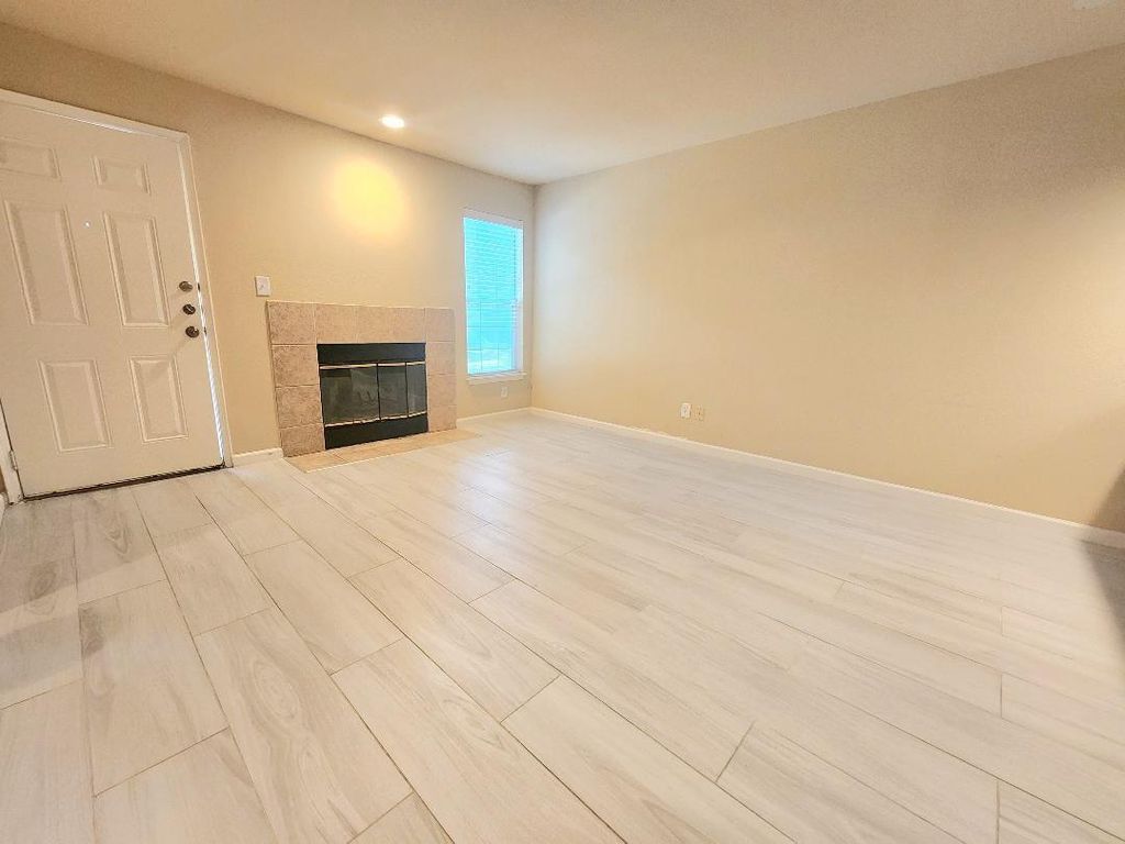 7685 Northcross DR 201, Austin, TX 78757