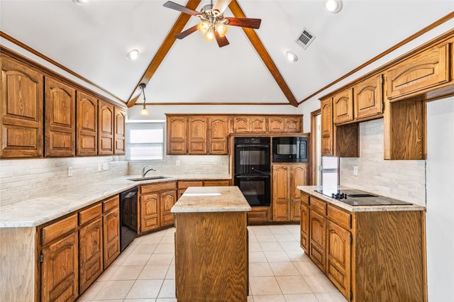 2942 Woodland Hills Drive, Grapevine, TX 76051