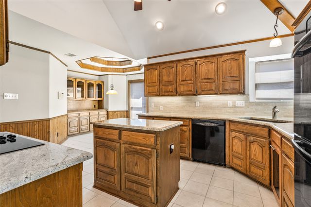 2942 Woodland Hills Drive, Grapevine, TX 76051