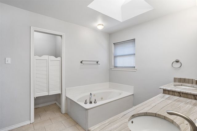 2942 Woodland Hills Drive, Grapevine, TX 76051