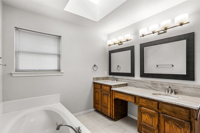 2942 Woodland Hills Drive, Grapevine, TX 76051