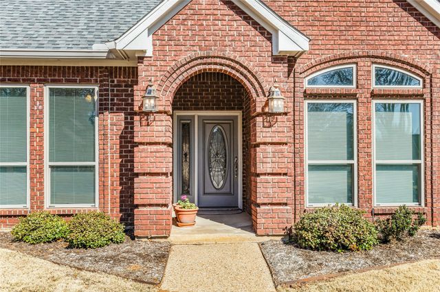 2942 Woodland Hills Drive, Grapevine, TX 76051