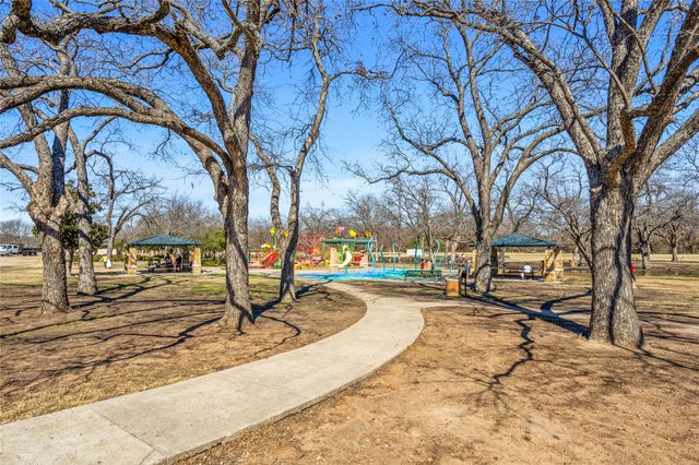 2942 Woodland Hills Drive, Grapevine, TX 76051