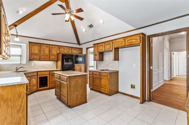 2942 Woodland Hills Drive, Grapevine, TX 76051