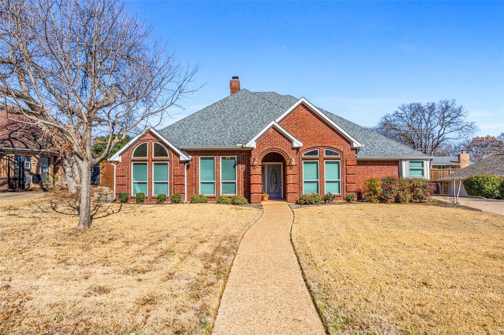 2942 Woodland Hills Drive, Grapevine, TX 76051