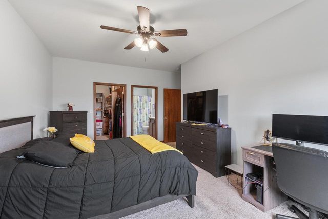 W197N17086 Stonewall DRIVE, Jackson, WI 53037