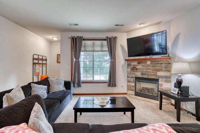W197N17086 Stonewall DRIVE, Jackson, WI 53037