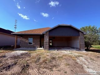806 W Bates, Beeville, TX 78104