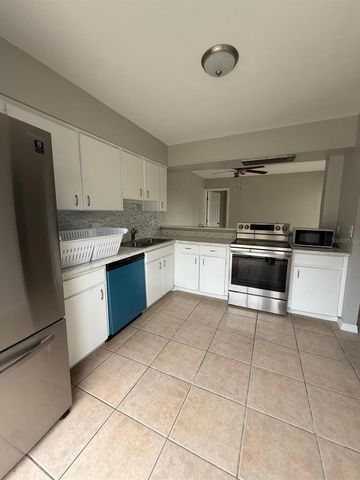 5104 SPRINGWATER COURT, Tampa, FL 33624