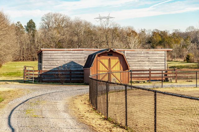 170 Upper Station Camp Crk Rd, Gallatin, TN 37066