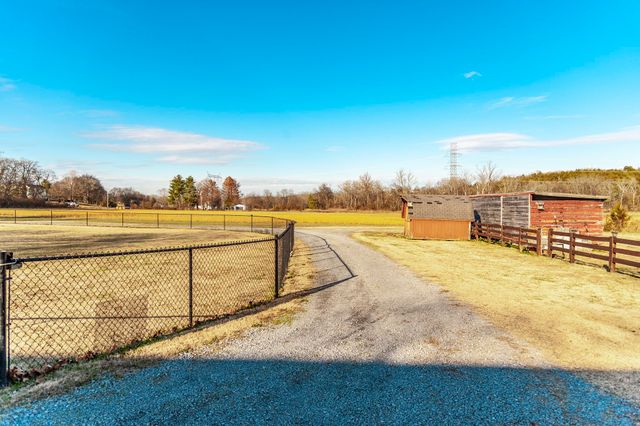 170 Upper Station Camp Crk Rd, Gallatin, TN 37066