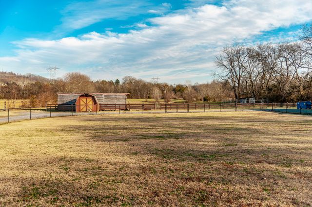 170 Upper Station Camp Crk Rd, Gallatin, TN 37066