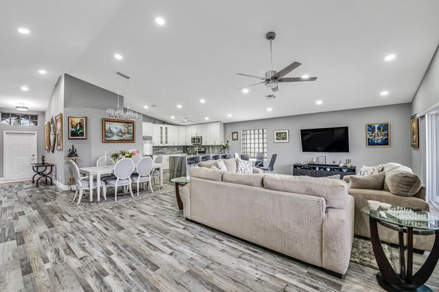 8075 Duomo Circle, Boynton Beach, FL 33472