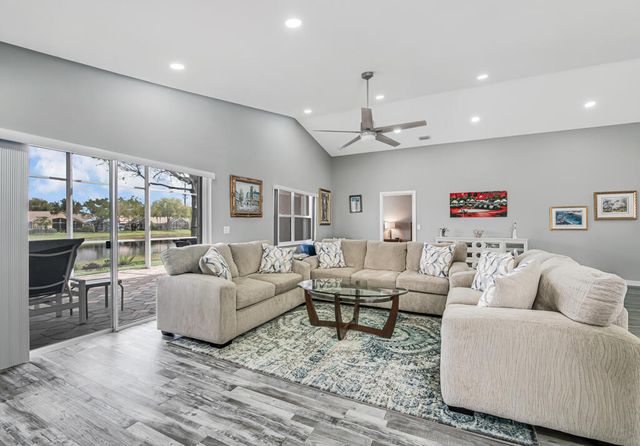 8075 Duomo Circle, Boynton Beach, FL 33472