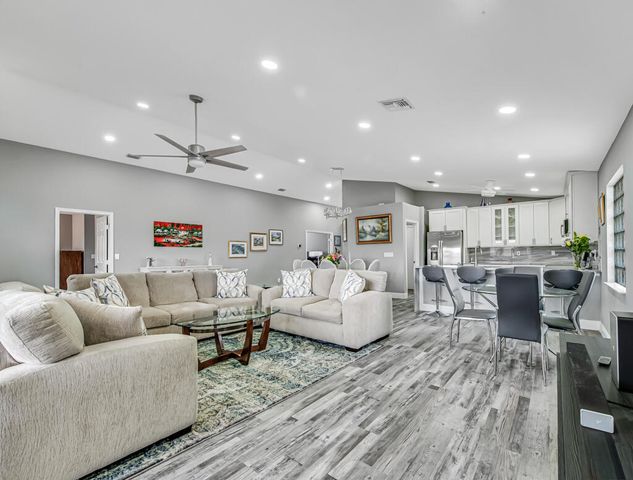 8075 Duomo Circle, Boynton Beach, FL 33472