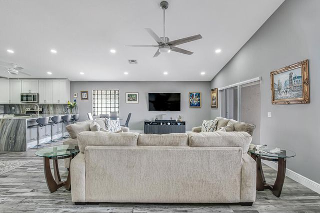 8075 Duomo Circle, Boynton Beach, FL 33472