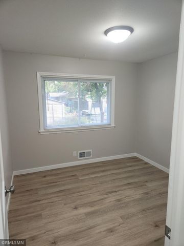 500 Bennett Drive NE, Fridley, MN 55432