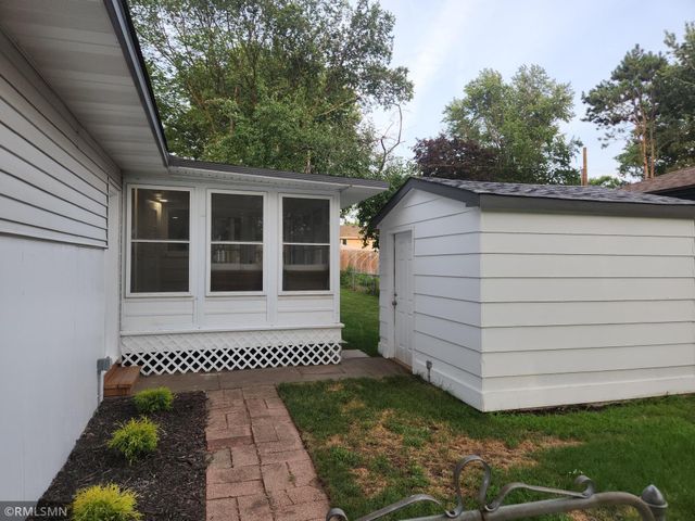 500 Bennett Drive NE, Fridley, MN 55432