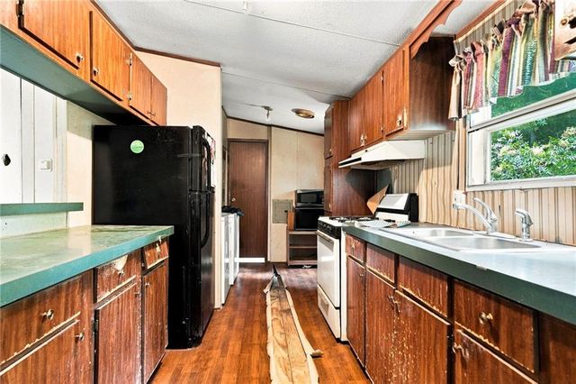 1310 Davis Road W, Fairmount, GA 30139