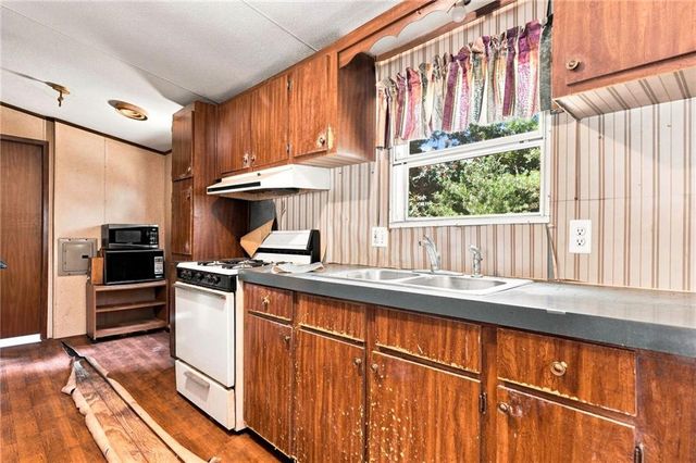 1310 Davis Road W, Fairmount, GA 30139