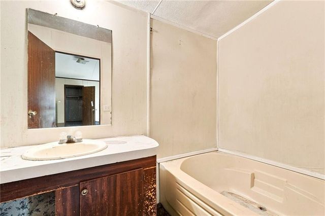 1310 Davis Road W, Fairmount, GA 30139
