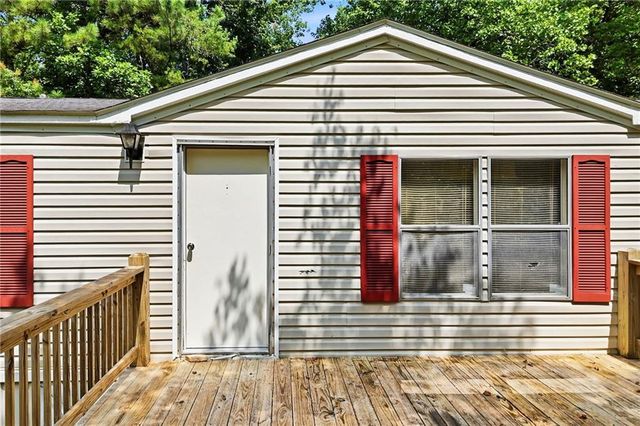 1310 Davis Road W, Fairmount, GA 30139