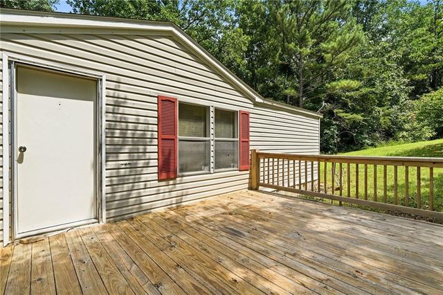 1310 Davis Road W, Fairmount, GA 30139