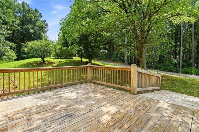 1310 Davis Road W, Fairmount, GA 30139