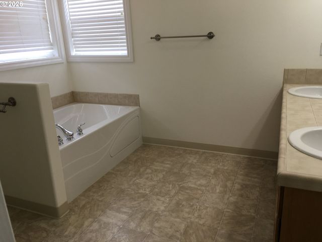 8615 Ne 33RD St, Vancouver, WA 98662