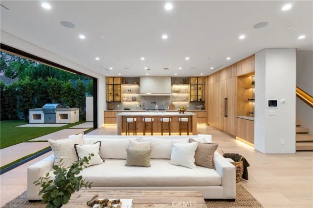4329 Farmdale Avenue, Studio City, CA 91604