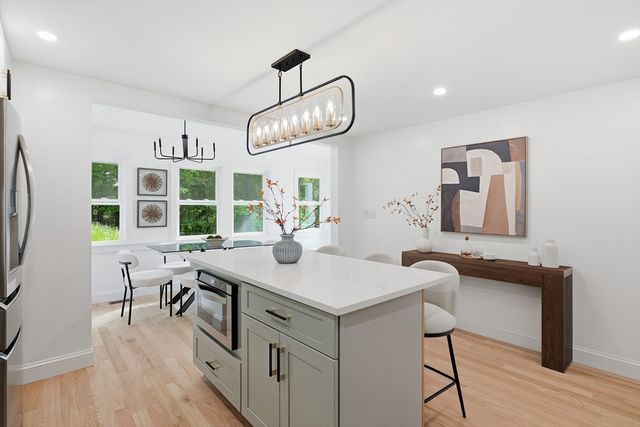 315 Lake Dr, Hamilton, MA 01982