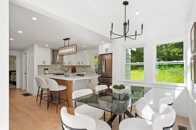 315 Lake Dr, Hamilton, MA 01982