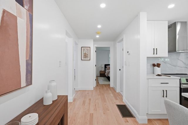 315 Lake Dr, Hamilton, MA 01982