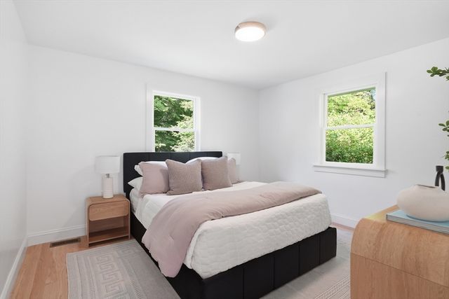 315 Lake Dr, Hamilton, MA 01982